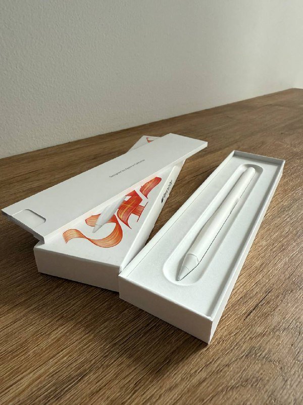 Apple Pencil Pro, игровой руль Thrustmaster T300RS для PC/PS4/PS5