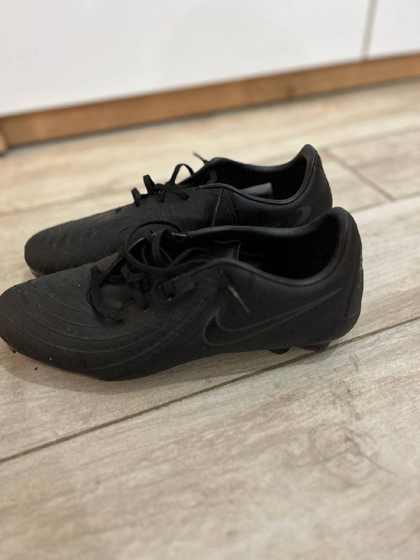 Футбольные бутсы Nike Phantom