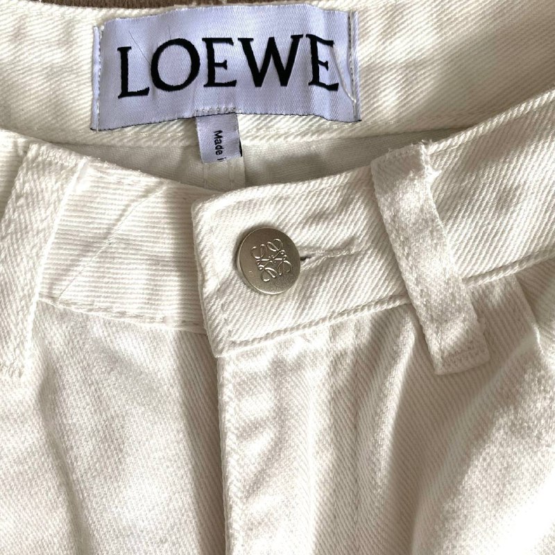 джинсовые шорты LOEWE, белые топы, костюм двойка GUCCI, свитер 4
