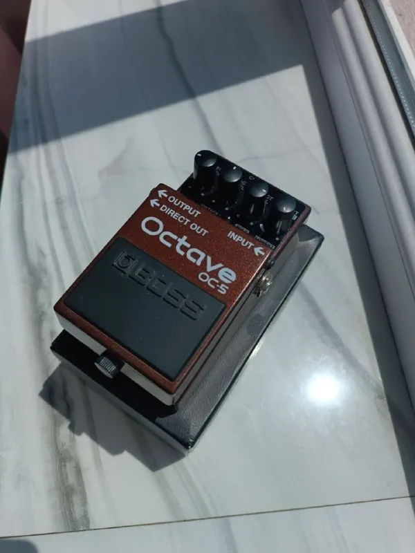 Boss OC-5 октавер
