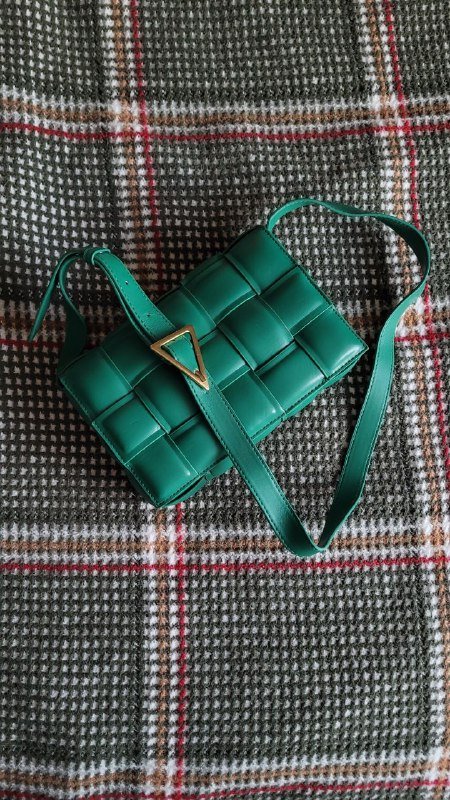 зеленая сумка без бирки новая