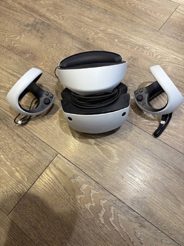 MacBook Air, PlayStation 5, PS VR2 4