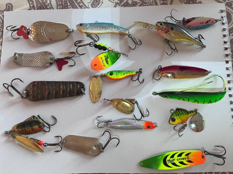 Воблеры, блесна, крючки и катушка 4