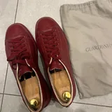 Louis Vuitton Avenue Sling, цепочка, браслет, кеды, брюки, сумка 3