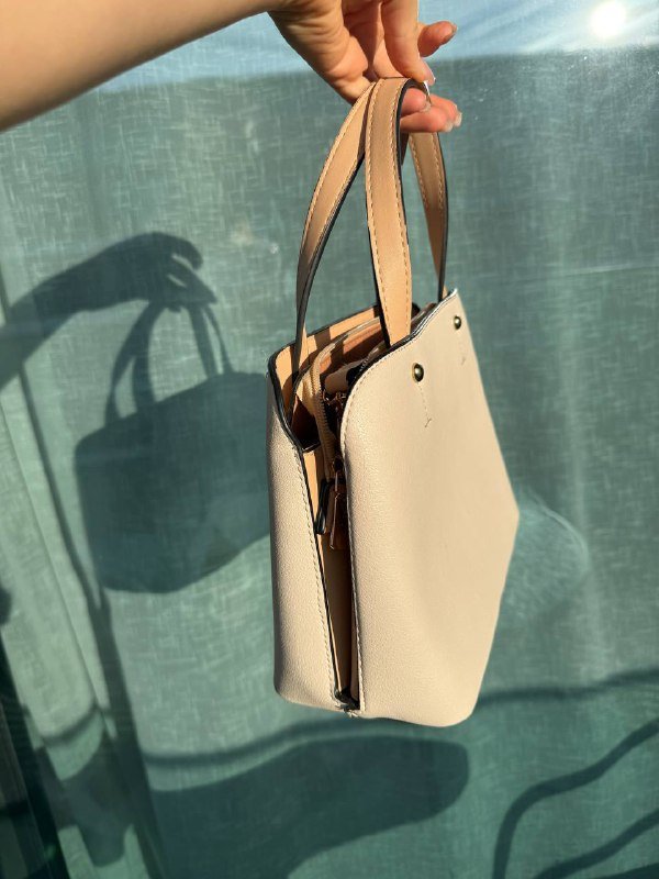 Женская сумочка бежевого цвета с поясом 2