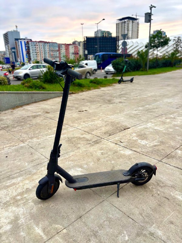 iPhone 13 Pro 128 gb, Электросамокат Xiaomi Scooter 4
