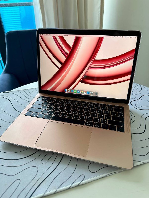 MacBook Air 13 дюймов розовый, чехол в подарок