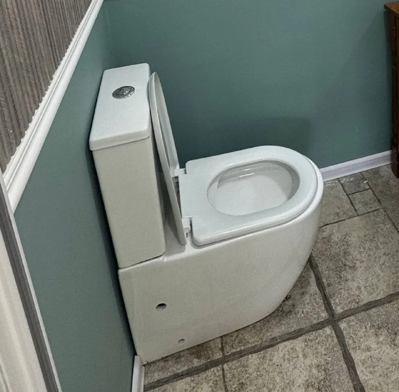 Новый унитаз