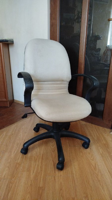 Офисное кресло большое