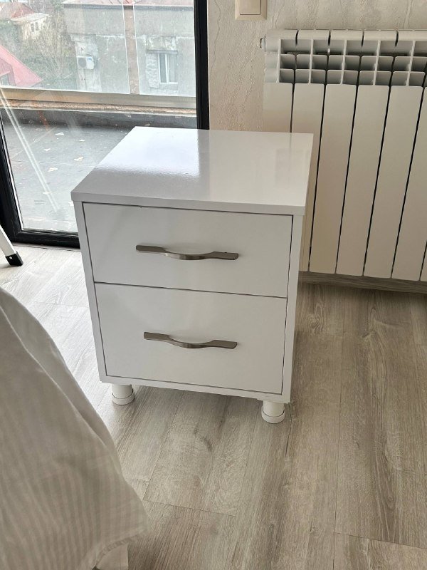 Прикроватные тумбочки