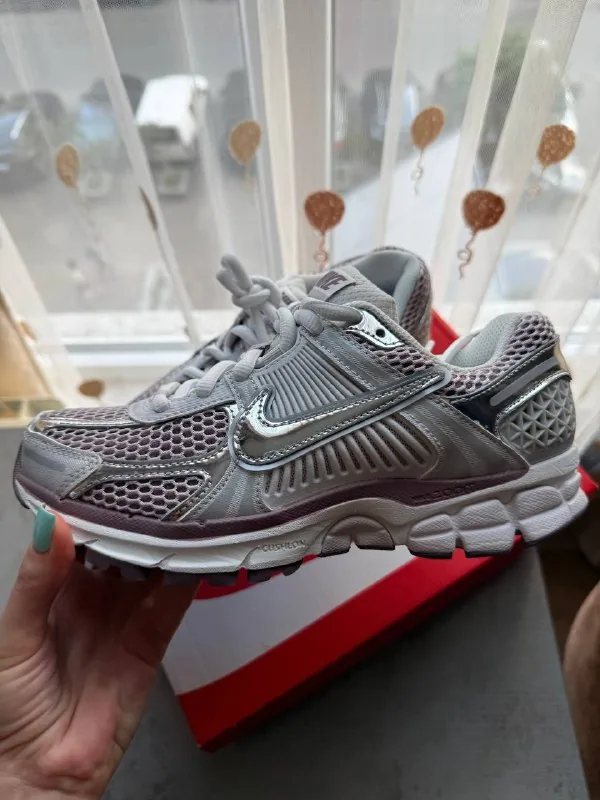 Женские кроссовки Nike Zoom Vomero 5 1