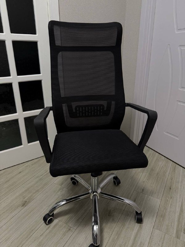 Офисное кресло 4