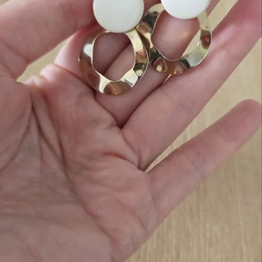 Серьги, скребок, инструменты, лопатка, бутылка, простыня, зонт