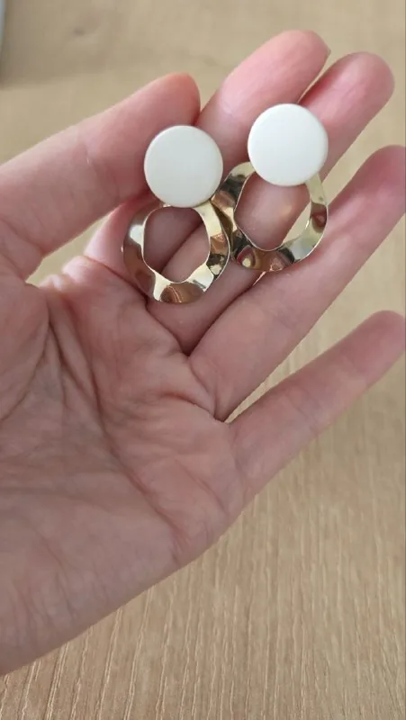 Серьги, скребок, инструменты, лопатка, бутылка, простыня, зонт 1