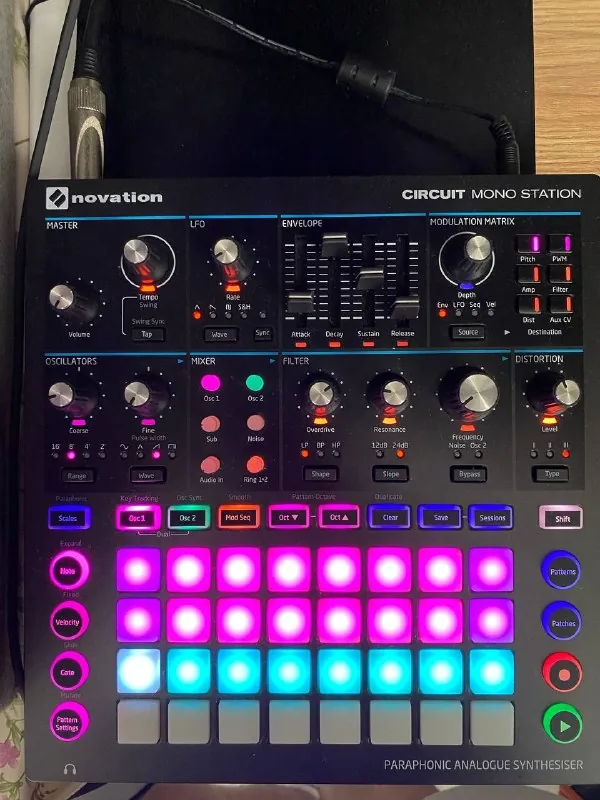 Novation Circuit Mono Station синтезатор