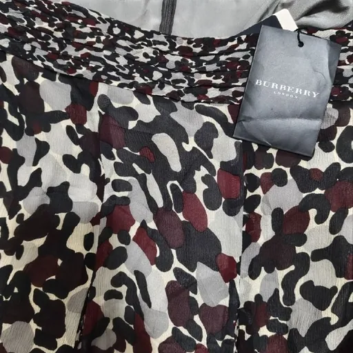 Новая шелковая юбка Burberry, размер 40