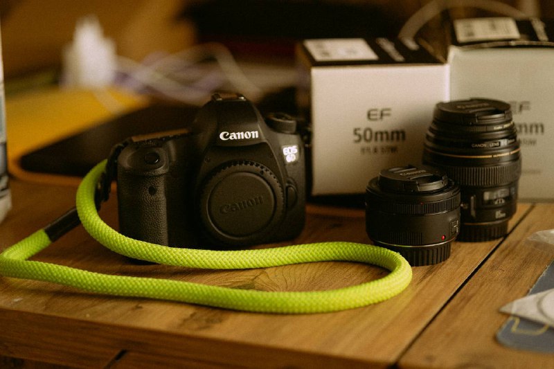Фотоаппарат Canon 6D с объективами EF 50 1.8 и EF 85 1.8, сумка, ремни, аккумуляторы 3