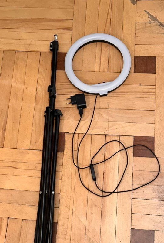 Светильник с кольцевой подсветкой и штативом