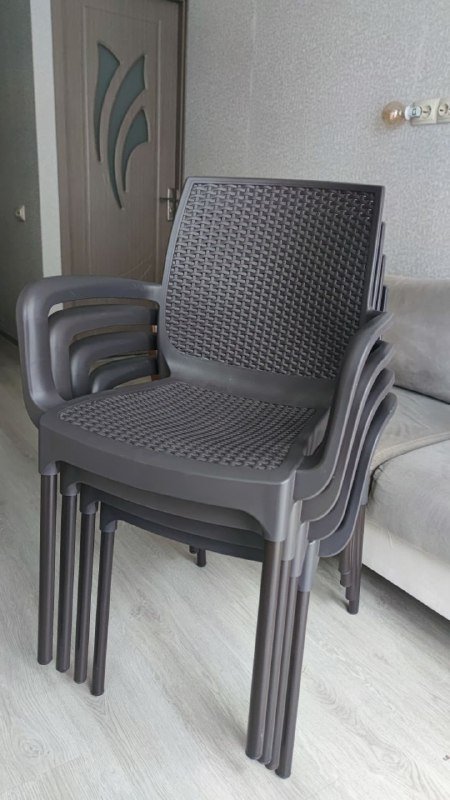 Два дивана, уличные стулья 6