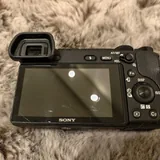 Фотоаппарат Sony A6300 с двумя аккумуляторами и зарядкой 2