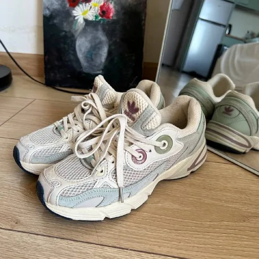 Женские кроссовки Adidas, размер 38
