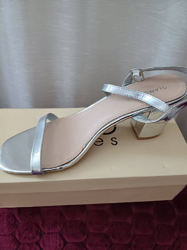 Женские босоножки