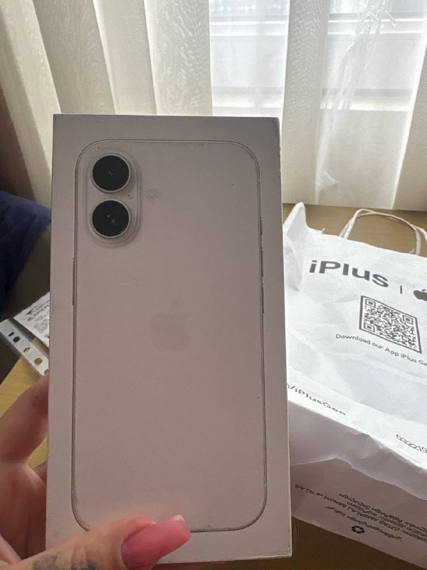 iPhone 16 128 Гб белого цвета 3