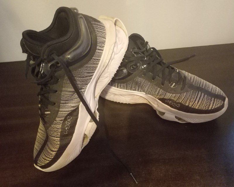 Кроссовки Nike gt jump 2 размер 41.5