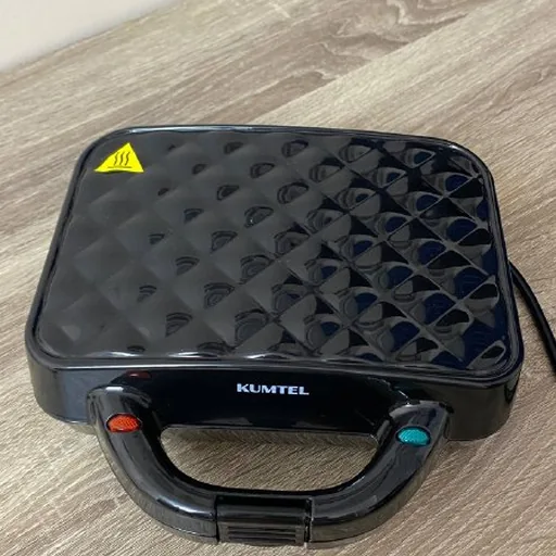 Waffle maker, water filter and cartridges