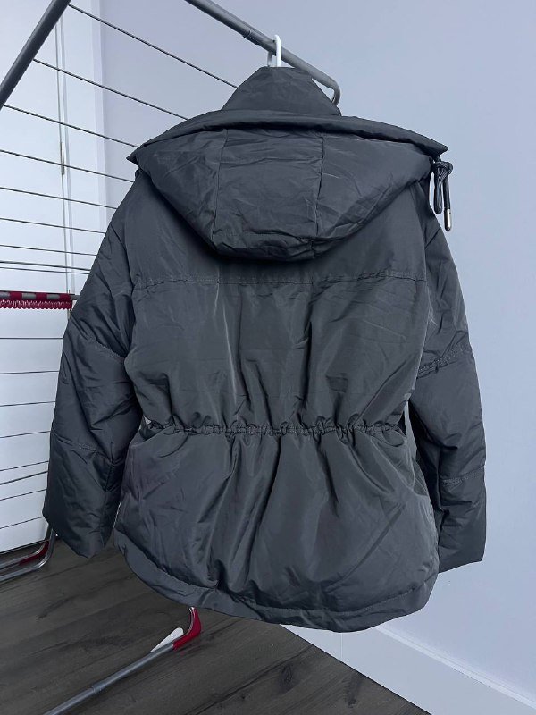Куртка теплая с большим капюшоном 2