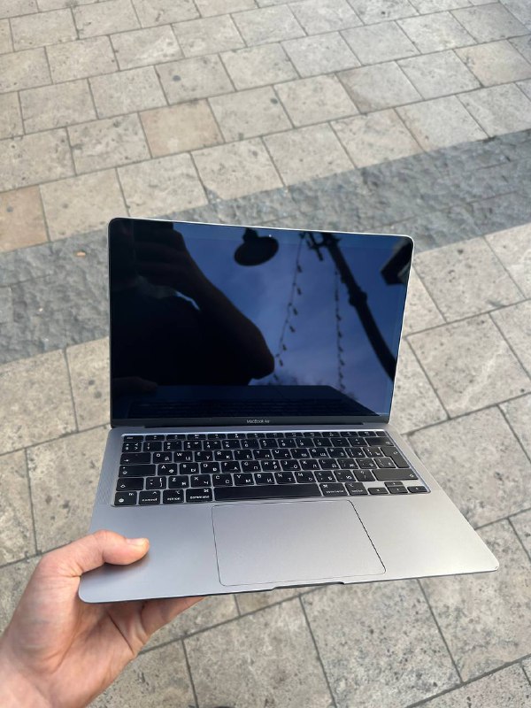 MacBook Air M1 8/256 for sale
