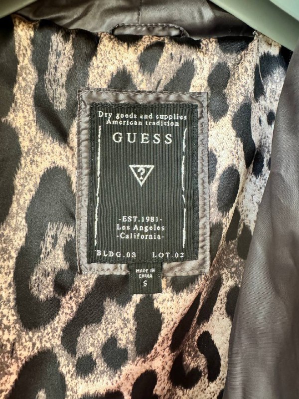 Курточка Guess, Сумка новая, Футболка Guess, Пиджак Зара 3