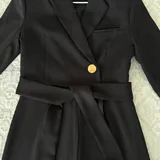 Женский чёрный костюм LUXE & CAPITEUX 2