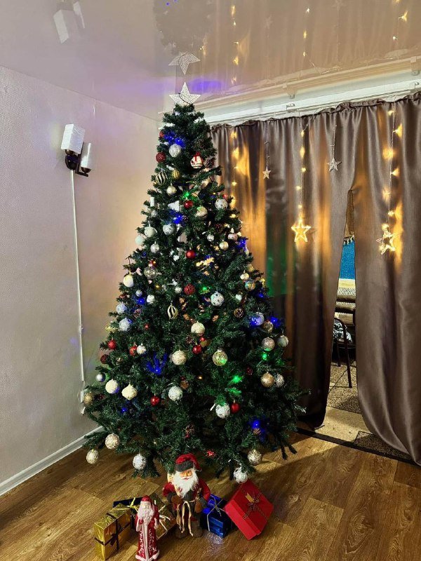 Елочка 2.40 м с игрушками 100 штук