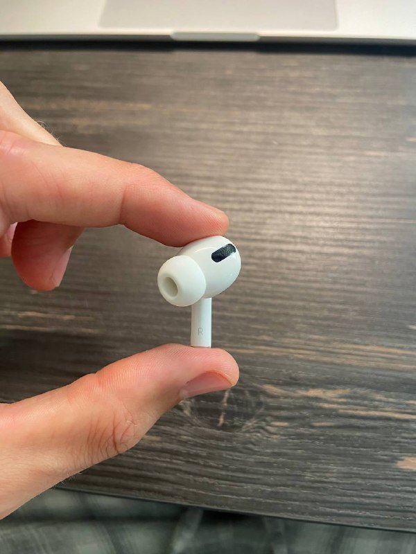 Правый AirPods Pro 1