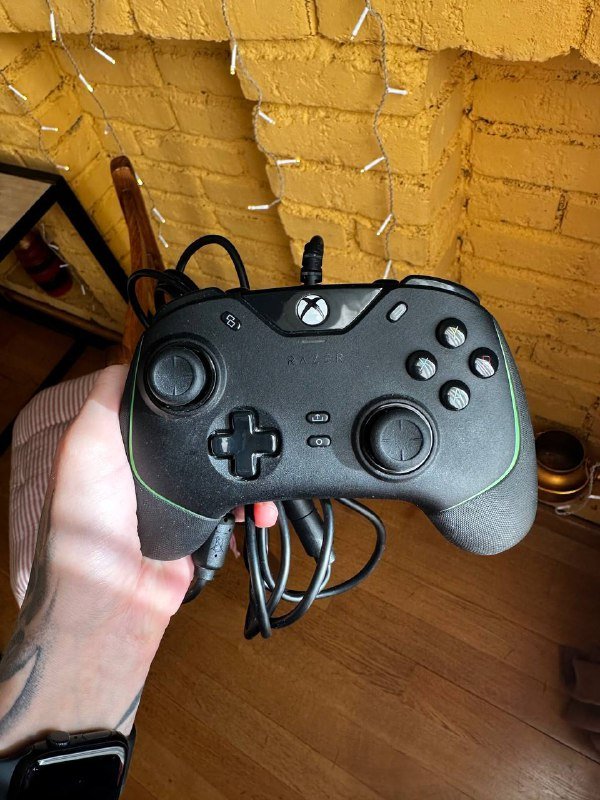 Джойстик Razer Wolverine V2 для Xbox Series X