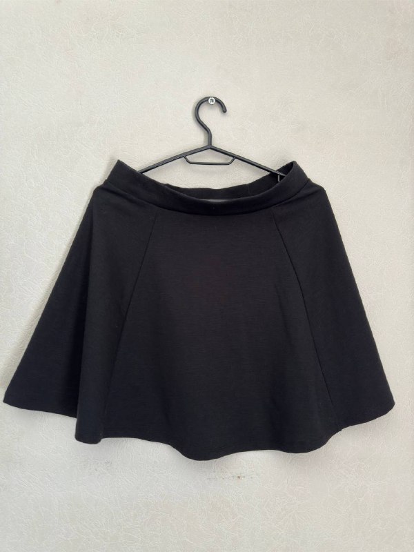 боди, клатч Zara, юбка мини, футболка, жилет, юбка черная 6
