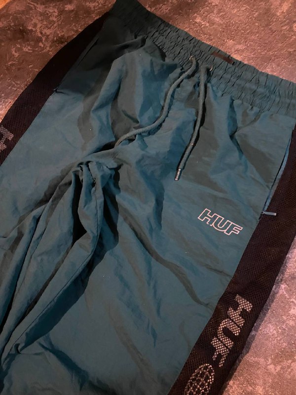 Huf sportwear size M-L 2