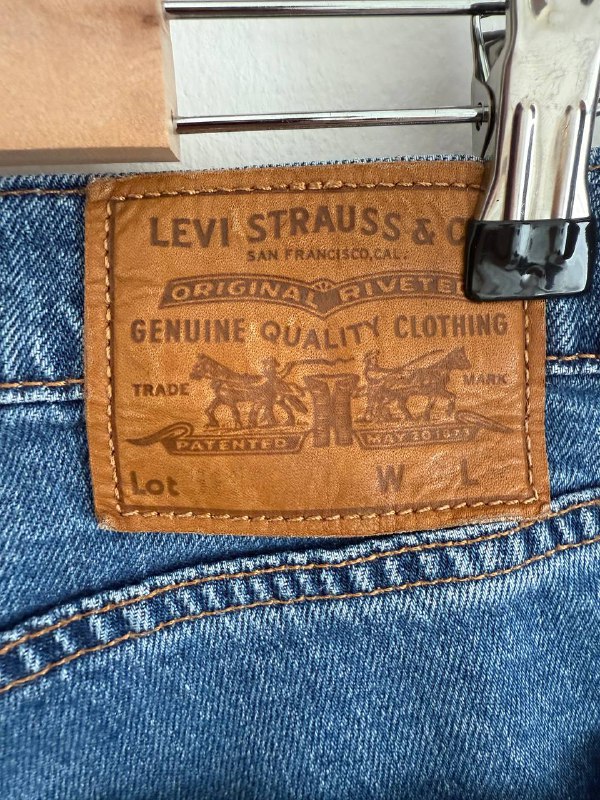Пальто Zara, Бомбер Colins, Джинсы Levi's, Свитер H&M 7