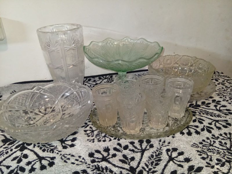 Югославский стеклянный сервиз из салатниц, конфетницы, вазочки, рюмочек, селёдочницы