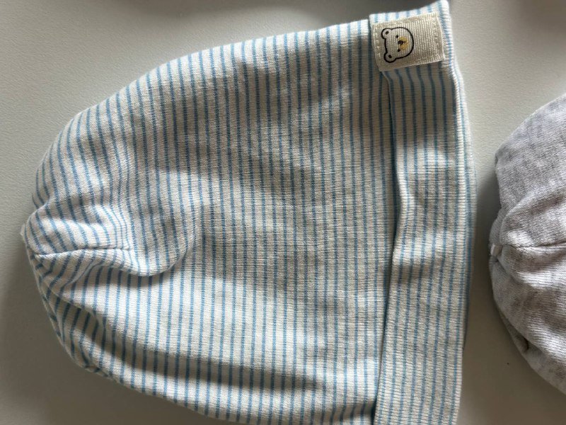 Набор из двух детских шапочек 0-3 мес 2