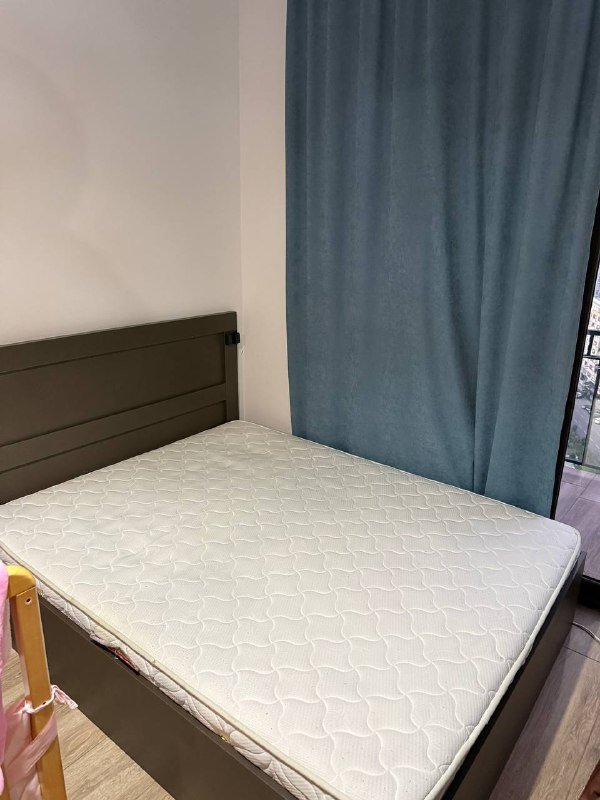 Кровать двуспальная с матрасом 3