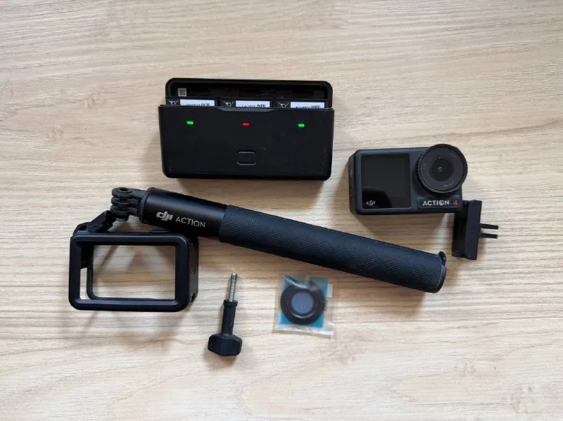 DJI Action 4 камера, чехол, линза, селфи-палка, аккумуляторы 1