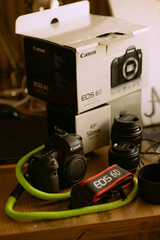 Фотоаппарат Canon 6D с объективами EF 50 1.8 и EF 85 1.8, сумка, ремни, аккумуляторы 4