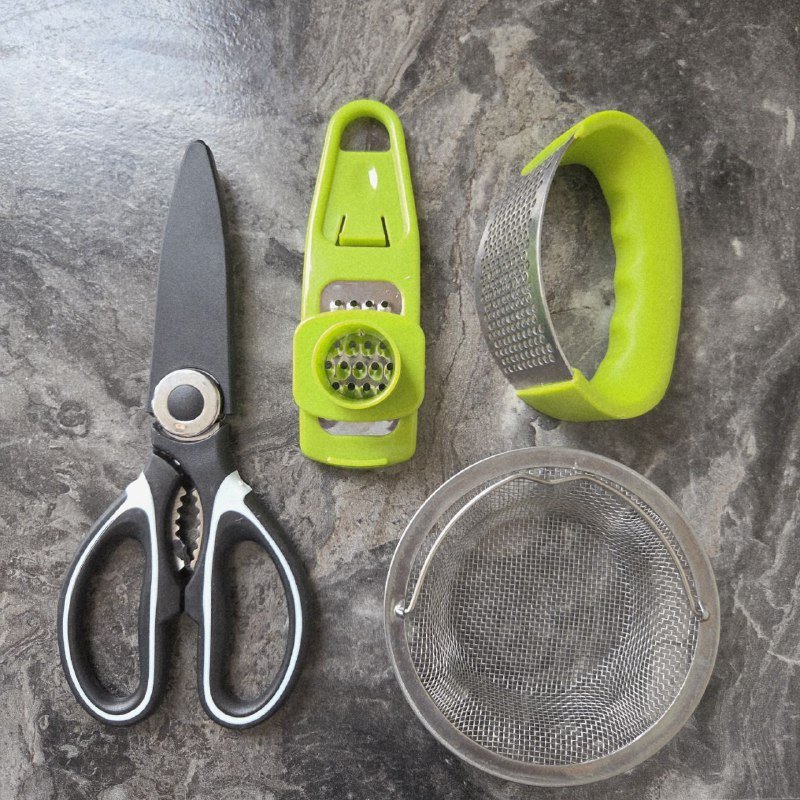 Мужская кепка, ножницы, женские очки, женская обувь, кофта, платья, халат, бриджи 2