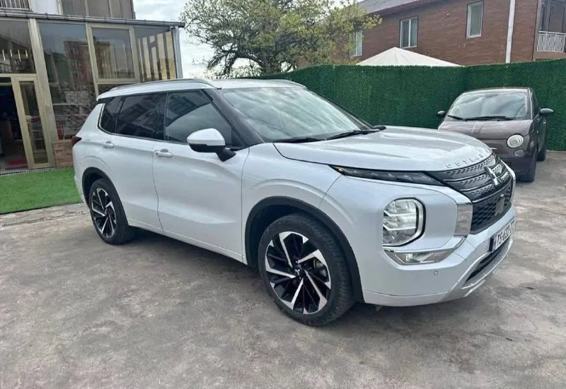 Mitsubishi Outlander 2022 1