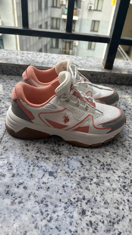 Женские кроссовки размер 39