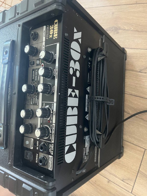 Гитарный усилитель Roland Cube 30X, примочка Marshall Jackhammer JH-1, аудиоинтерфейс M-Audio AIR 192|4 2