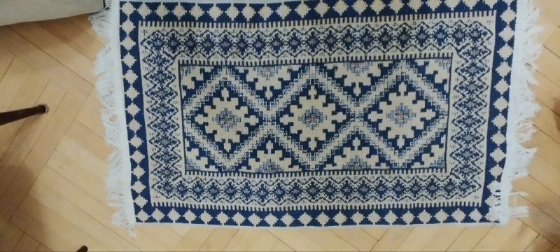 Синие и красные маленькие коврики