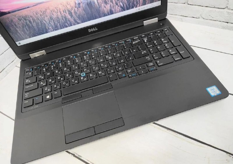 Ноутбук Dell Latitude E5570 i7 8 ядер 8ГБ SSD 500ГБ 4